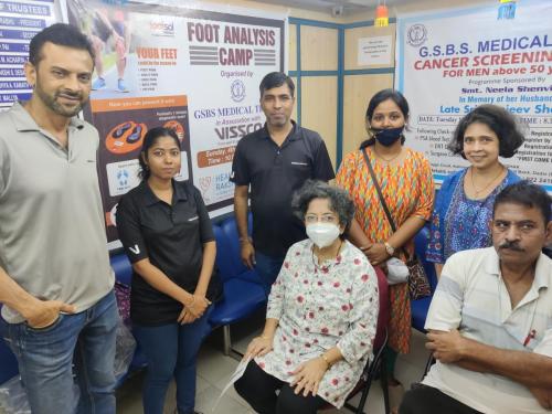 Ms. Vimal Telang (Physiotherapist) with Vissco associates and some participants of the camp. 